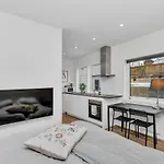 Central Studio Apartment Apt 102